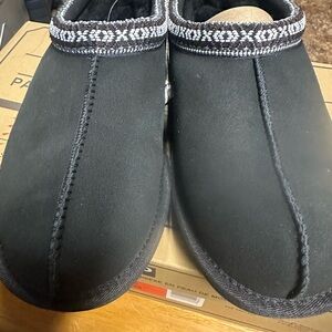 BNB Unisex 100 % Shearling Slippers Mens Size 7 / Women’s Size 8